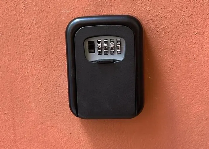 Corte Irnerio, Center